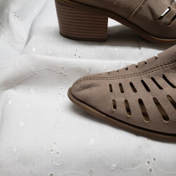 Maurices Bella Faux Suede Slip On Shoes7.5 M Chop Out Pointed Toe Block Heel - Picture 11 of 12